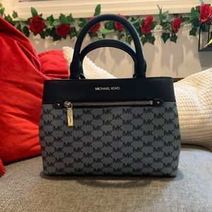 Michael kors small bag.